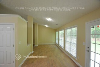 655 Sterling Oaks Dr in Lilburn, GA - Building Photo - Building Photo
