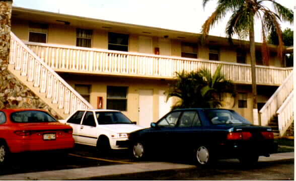 Las Brisas Del Caribe in Hialeah, FL - Foto de edificio - Building Photo