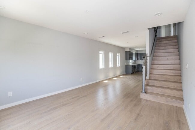 1821 N Van Ness Ave in Los Angeles, CA - Building Photo - Building Photo