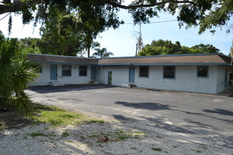 413 Dempsey Rd in Palm Harbor, FL - Foto de edificio - Other