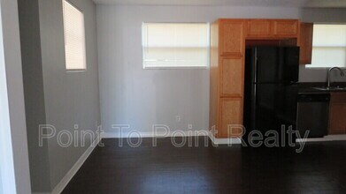 1647 Dibble Cir W in Jacksonville, FL - Building Photo - Building Photo