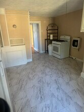 235 Whiting Ln-Unit -B in West Hartford, CT - Building Photo - Building Photo