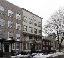 118 Huron St in Brooklyn, NY - Building Photo