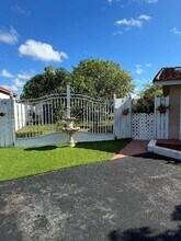 1045 SW 122nd Ct in Miami, FL - Building Photo - Building Photo