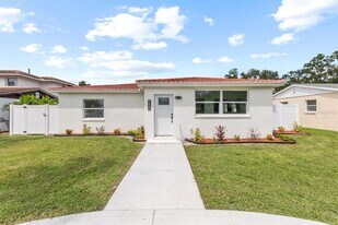 715 40th Ave NE in St. Petersburg, FL - Building Photo