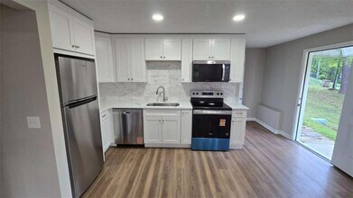 3025 Mangum Dr in Cumming, GA - Building Photo - Building Photo
