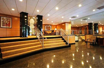 100 S Doheny Dr, Unit 211 in Los Angeles, CA - Foto de edificio - Building Photo