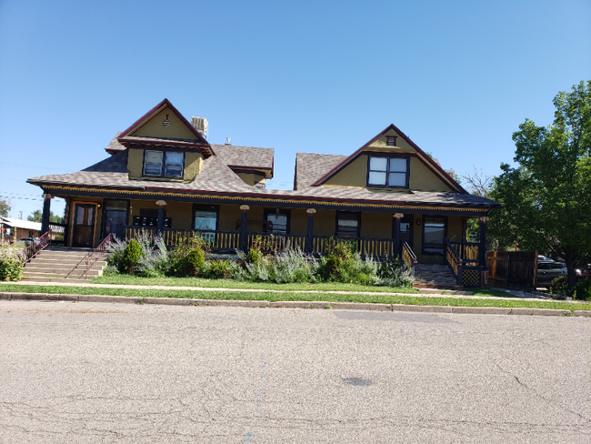 property at 521 W 10th St