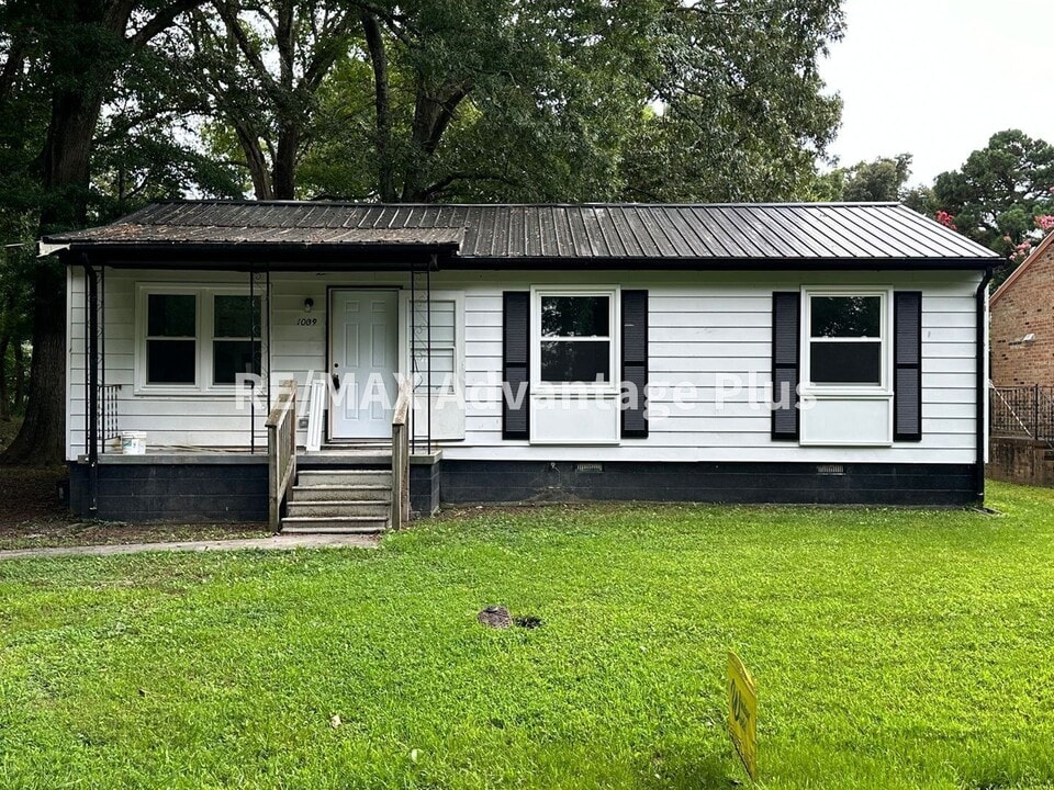 1009 Luke St in Blackstone, VA - Building Photo