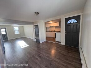 511 Oak St in Old Forge, PA - Building Photo - Building Photo