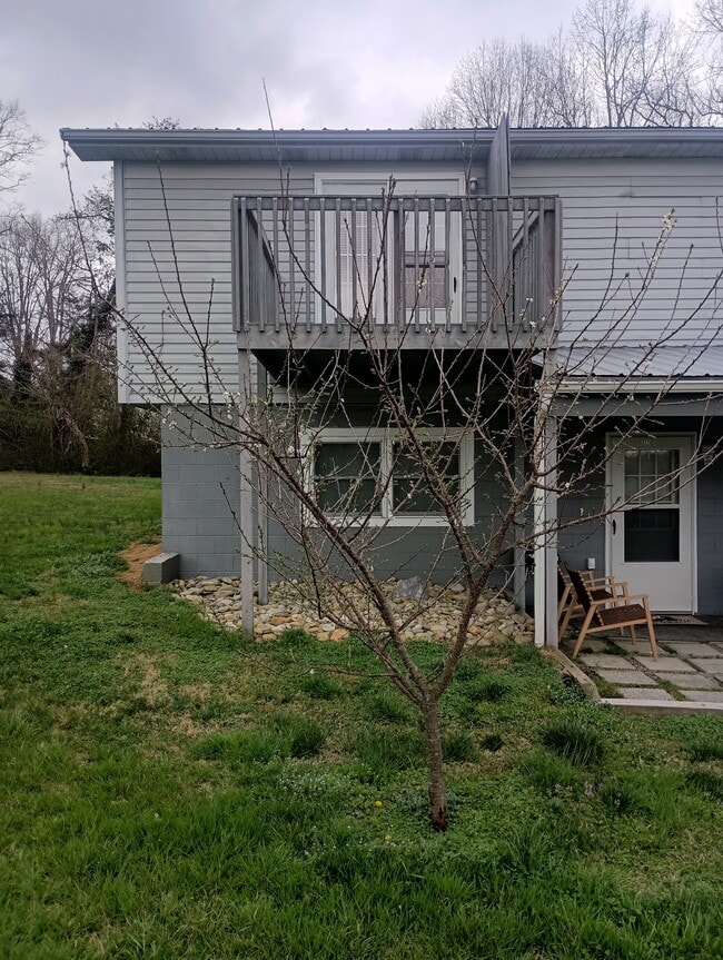 313 Burnett Station Rd, Unit 313 Burnette