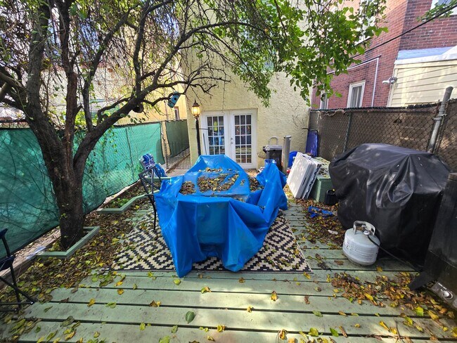 property at 937 N 4th St