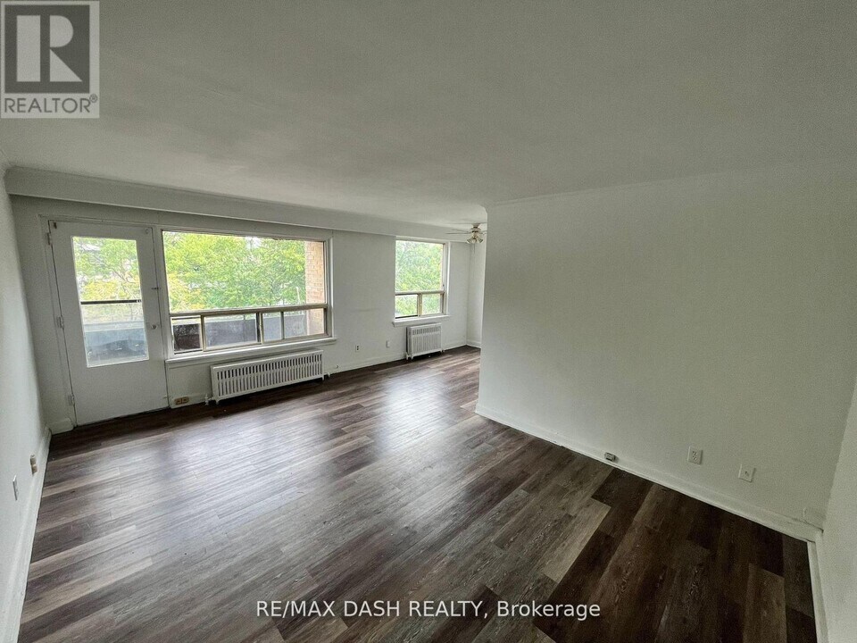52 Neptune Dr in Toronto, ON - Building Photo