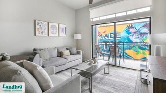 1215 Sawyer St in Houston, TX - Building Photo