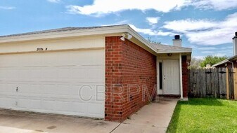 2413 87th St in Lubbock, TX - Building Photo