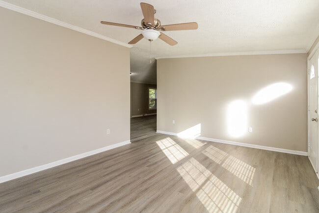 8100 Tam O'Shanter Dr in Greensboro, NC - Building Photo - Building Photo