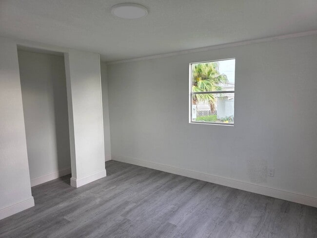 933 Chandrika Pl in Ruskin, FL - Building Photo - Building Photo