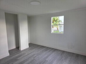 933 Chandrika Pl in Ruskin, FL - Building Photo - Building Photo