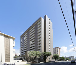 Ward Kinau in Honolulu, HI - Building Photo - Building Photo