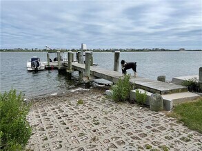 6 a Dr in Westerly, RI - Building Photo - Building Photo