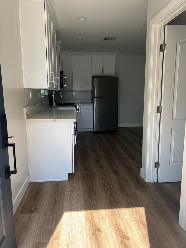 202 N Fairview St in Burbank, CA - Building Photo - Building Photo