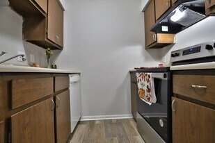 Hollybrook Apartments in Peoria, IL - Building Photo