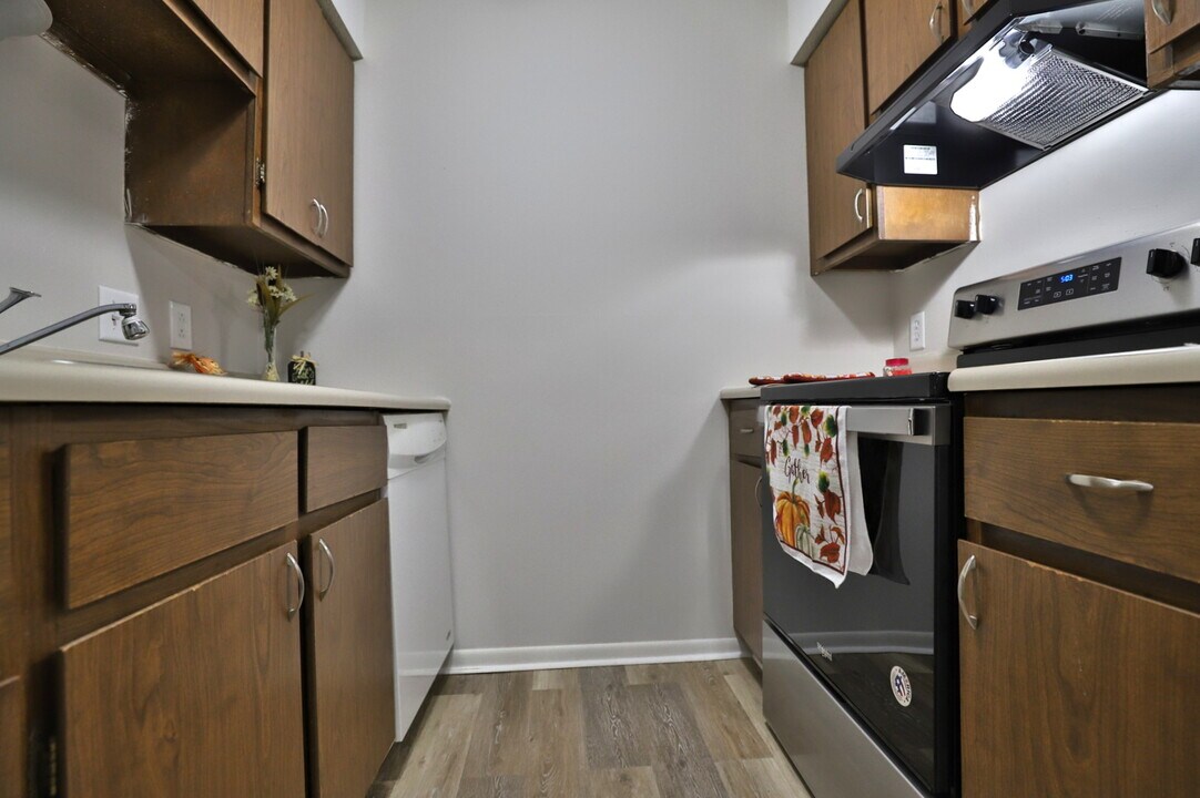 Hollybrook Apartments in Peoria, IL - Foto de edificio