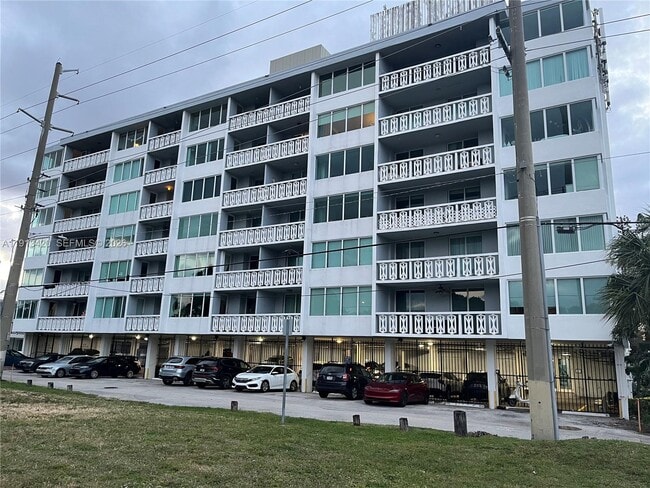 8233 Harding Ave in Miami Beach, FL - Building Photo - Building Photo