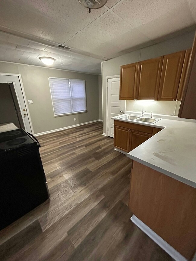 3715 Center St in Des Moines, IA - Building Photo - Building Photo