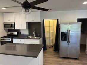 14812 Brand Blvd, Unit 745 in Mission Hills, CA - Foto de edificio - Building Photo