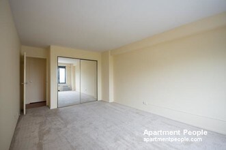 3100 N Lake Shore Dr-Unit -510 in Chicago, IL - Building Photo - Building Photo