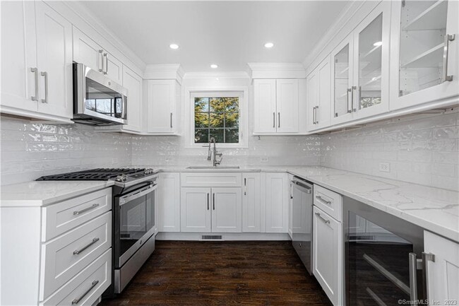 40 Poe Ct in Fairfield, CT - Building Photo - Building Photo