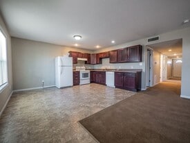 212-214 E 1st St in Maryville, MO - Building Photo