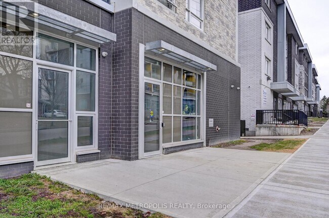 275 Larch St in Waterloo, ON - Building Photo - Building Photo