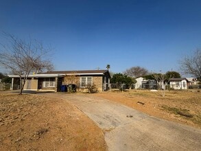 3413 N Buena Vista Ave in Laredo, TX - Building Photo - Building Photo