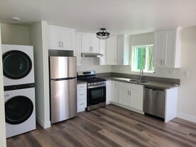 19113 Bessemer St in Los Angeles, CA - Building Photo