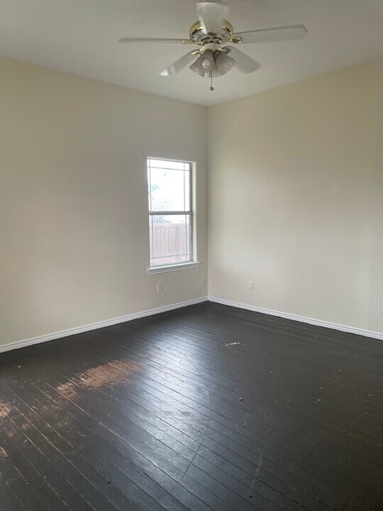 428 S Texas Ave, Unit #4 in Mercedes, TX - Building Photo