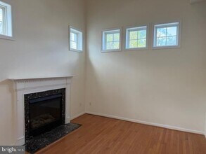 7429 Cedar Grove Ln in Elkridge, MD - Foto de edificio - Building Photo