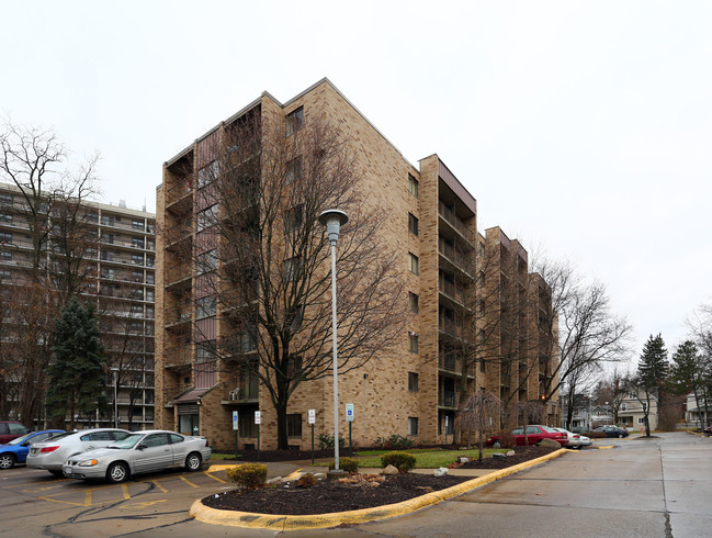 William E. Fowler Senior Apartments in Akron, OH - Building Photo - Building Photo