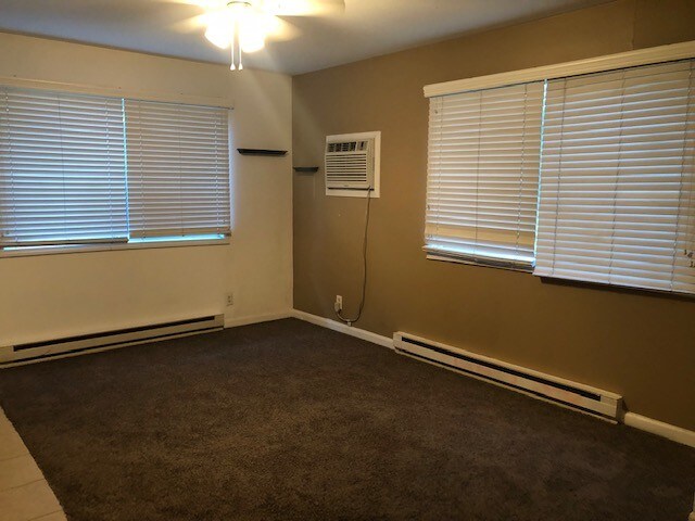 411 Farrell Rd in Lockport, IL - Building Photo