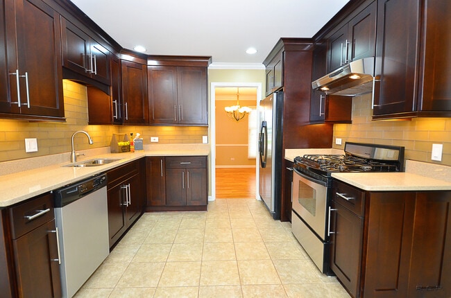 6S260 Cape Rd in Naperville, IL - Building Photo - Building Photo