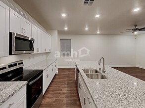 327 Cape Seville Pl in Henderson, NV - Building Photo - Building Photo