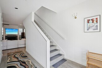 1106 W 6th St, Unit 213 in Austin, TX - Foto de edificio - Building Photo