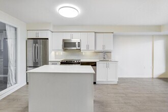 125-125 Western Battery Rd in Toronto, ON - Building Photo - Building Photo