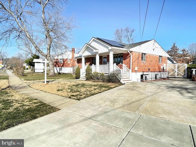 property at 4901 Boiling Brook Pkwy