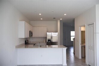 2452 Skyline Lp in Kissimmee, FL - Building Photo - Building Photo