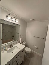 21 Teaberry Dr in Edison, NJ - Foto de edificio - Building Photo