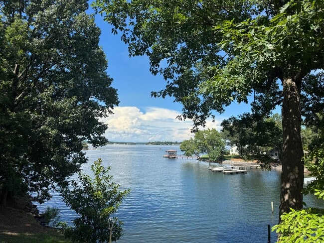 property at 4986 Baywater Ln