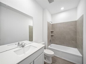 826 Ridgewood Clfs Ct in Willis, TX - Building Photo - Building Photo