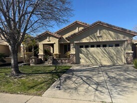 2033 Misty Meadow Dr in Folsom, CA - Building Photo